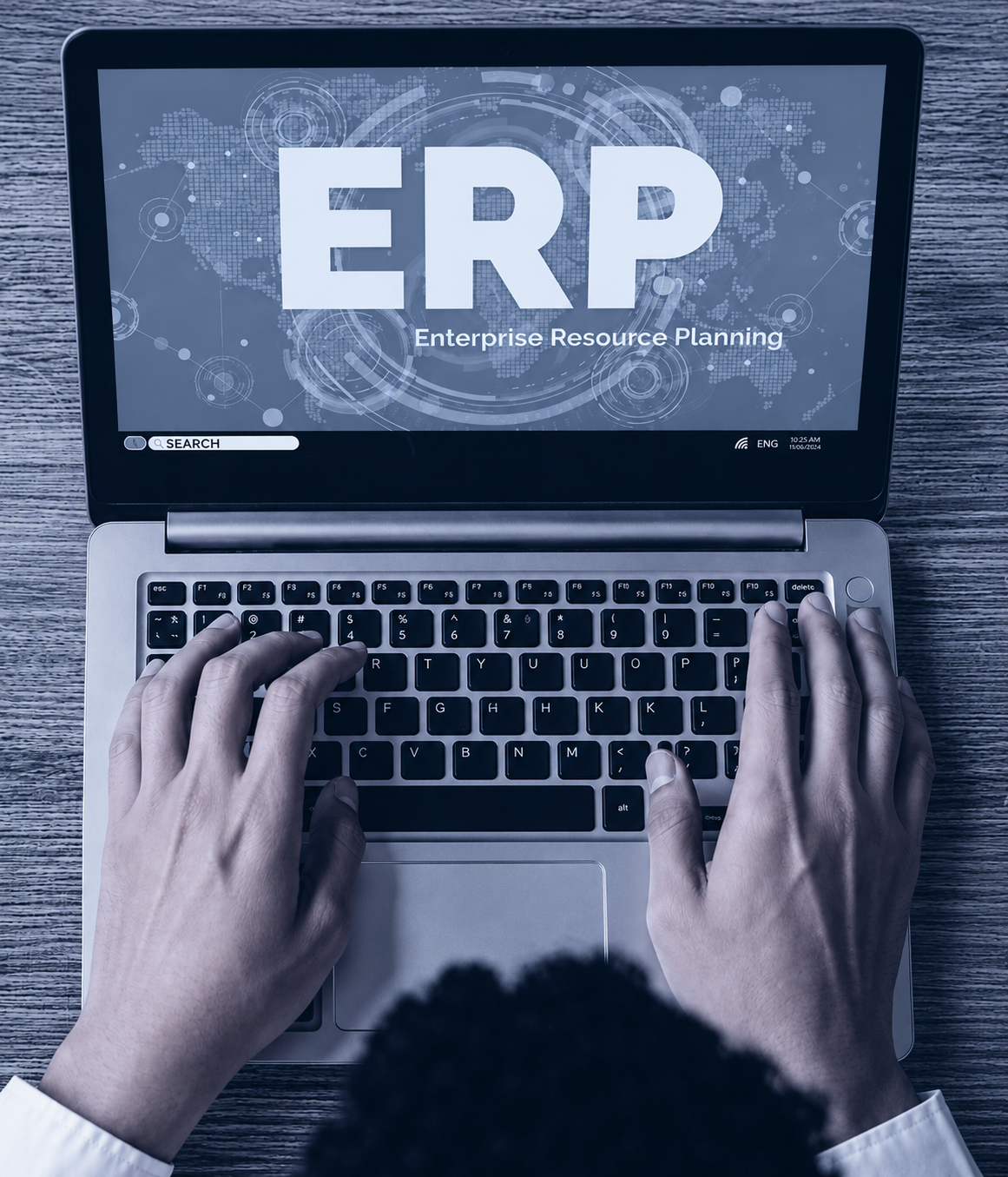 Equipe analisando dados do ERP Dynamics 365